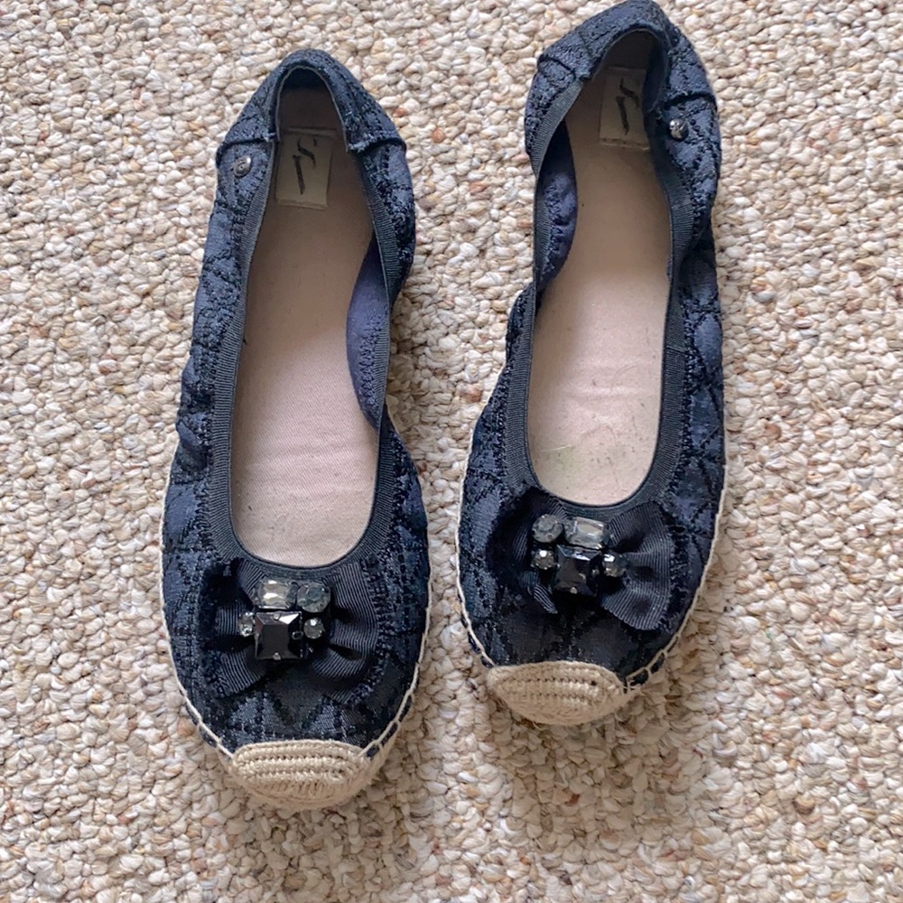 Vera Wang. Navy blue